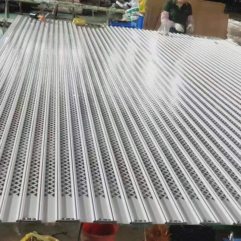 Kevyet autotallin rullaovet